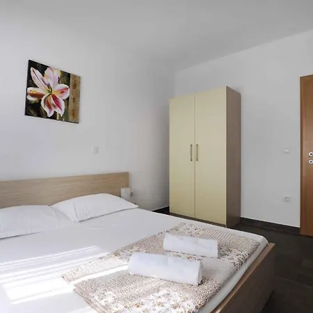 Apartment In Vodice 7704